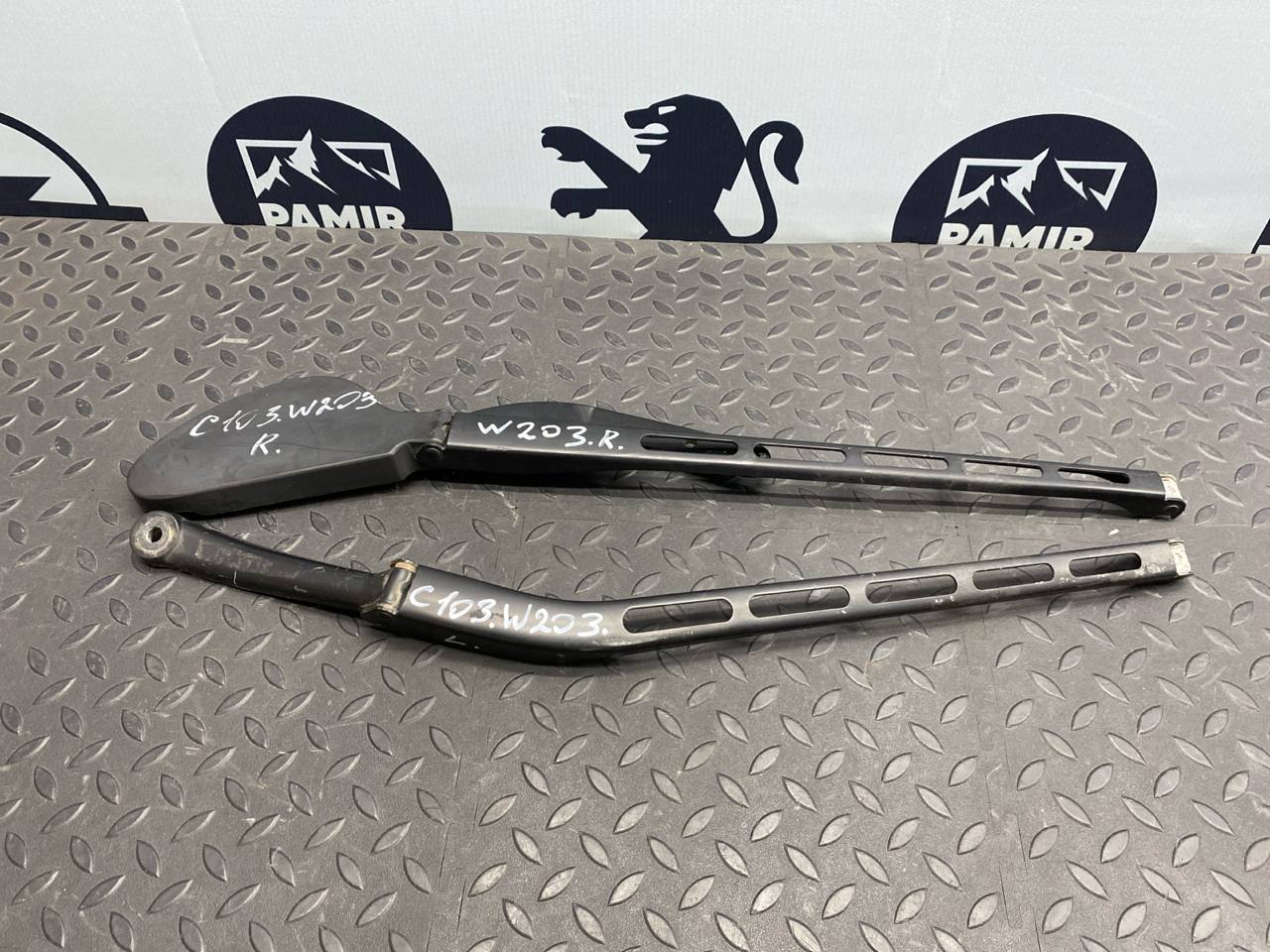 Поводок стеклоочистителя Mercedes C/W203 2000-2008