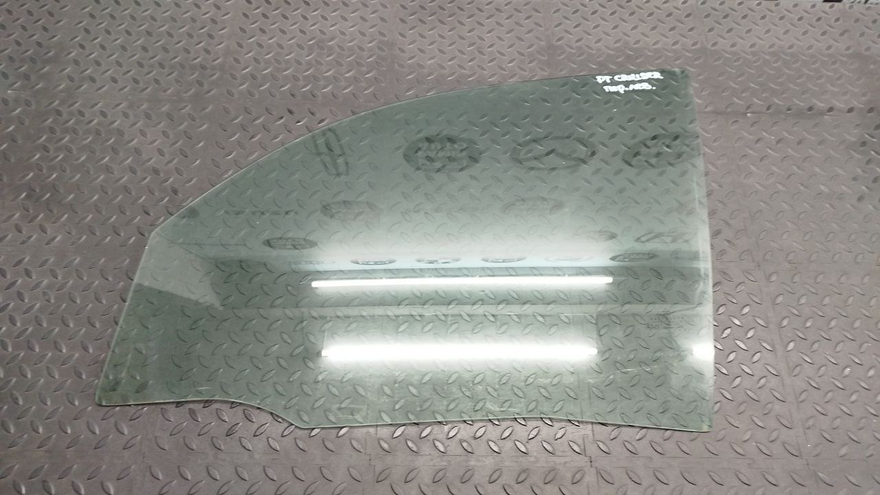 Стекло двери переднее левое Chrysler PT Cruiser 2000-2010