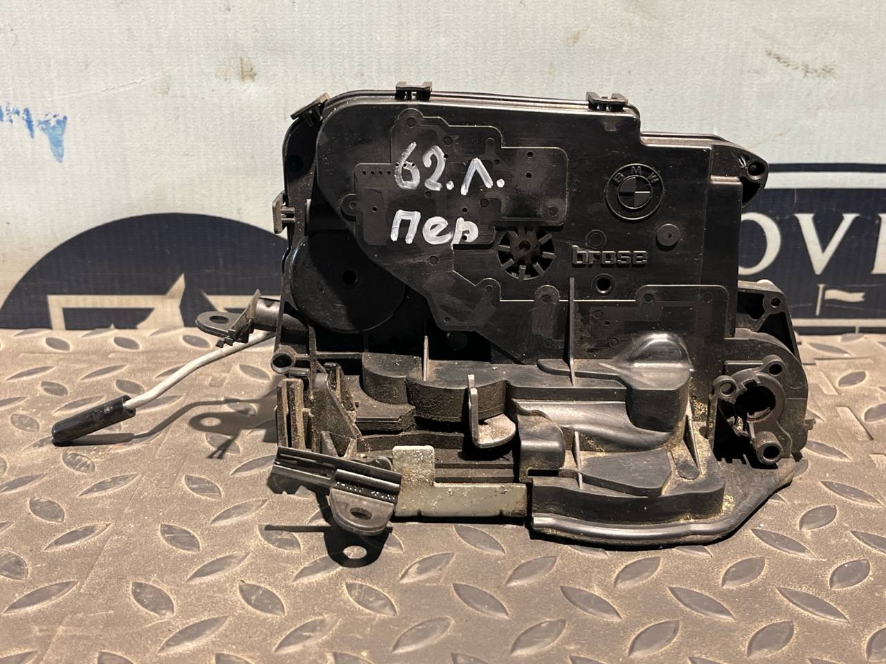 Замок двери передний левый BMW 3/E90 2004-2013