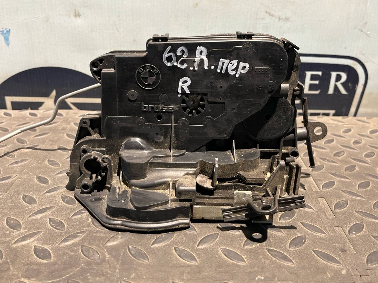 Замок двери передний правый BMW 3/E90 2004-2013