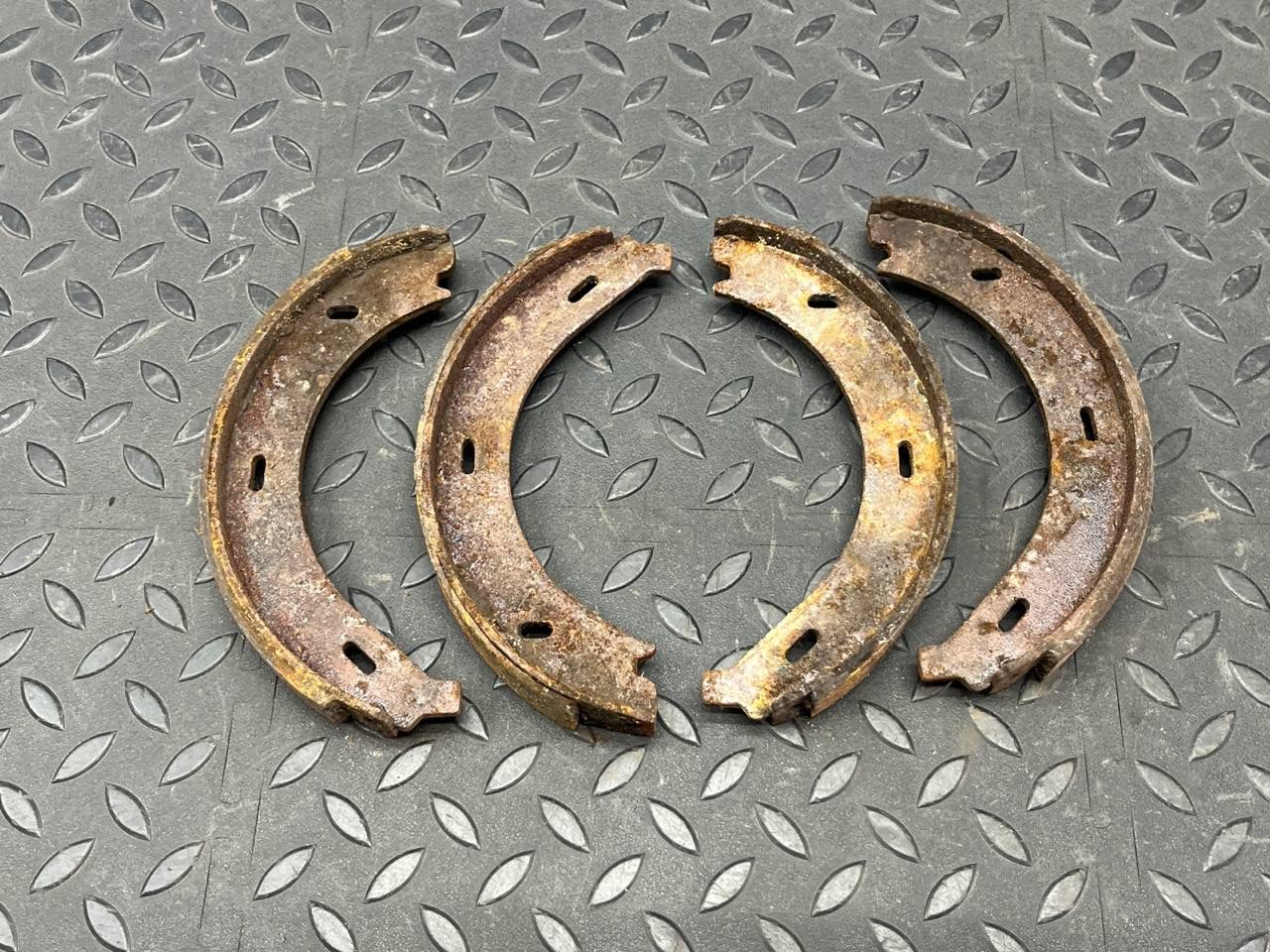 Колодки стояночного тормоза Mercedes Vito/W638 1996-2003