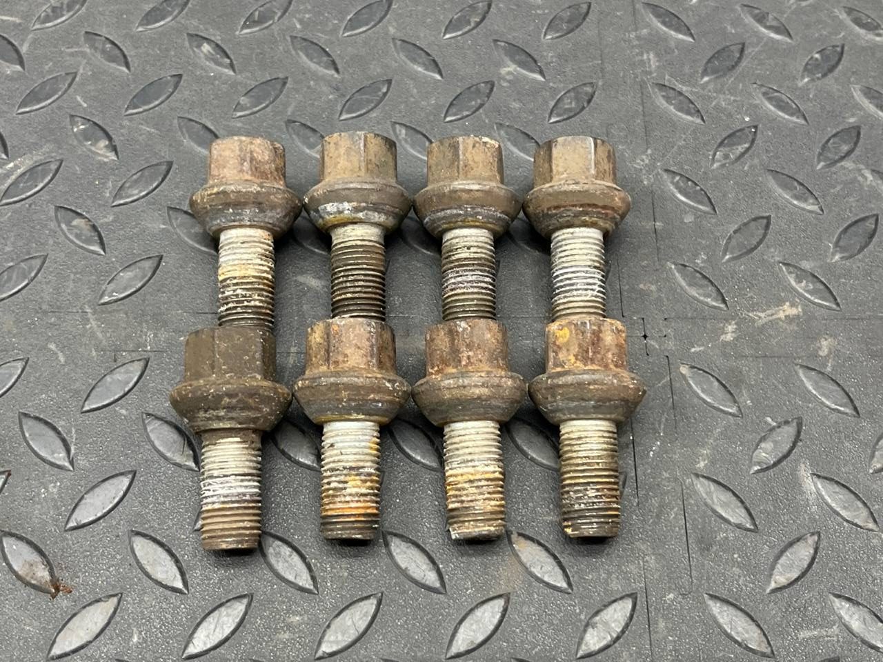 Болт колесный Mercedes Vito/W638 1996-2003