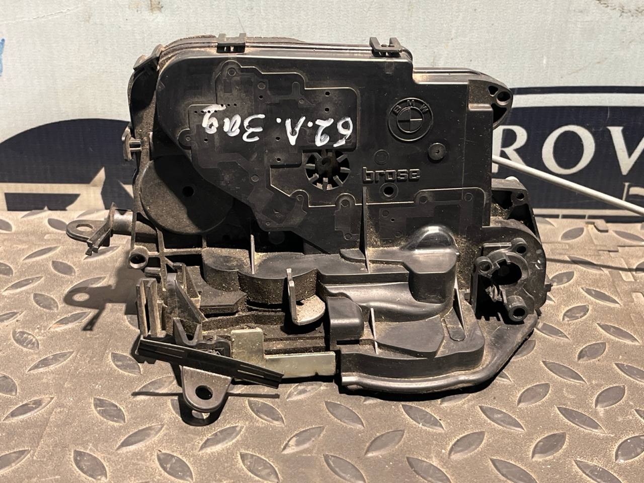 Замок двери задний левый BMW 3/E90 2004-2013