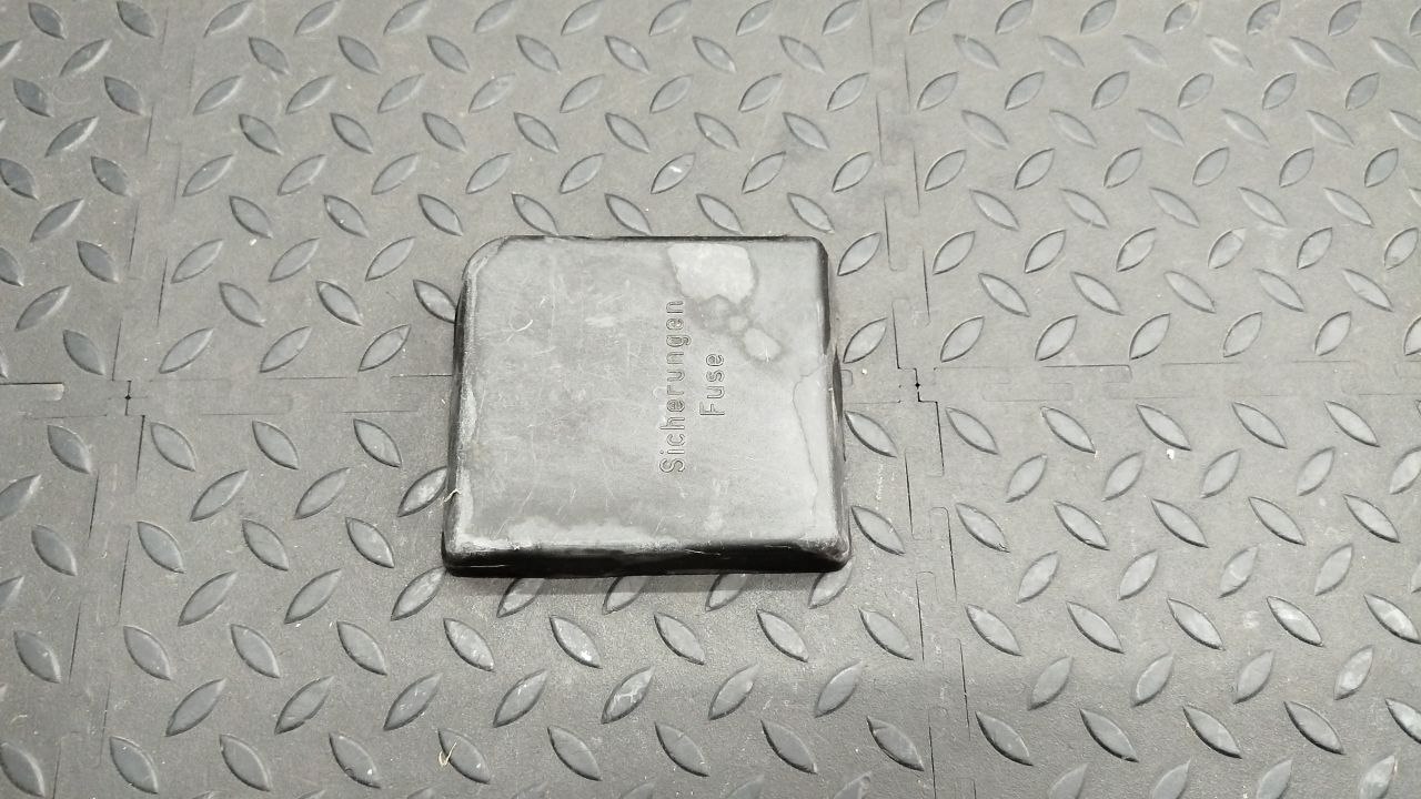 Крышка блока предохранителей Mercedes C/W202 1993-2001