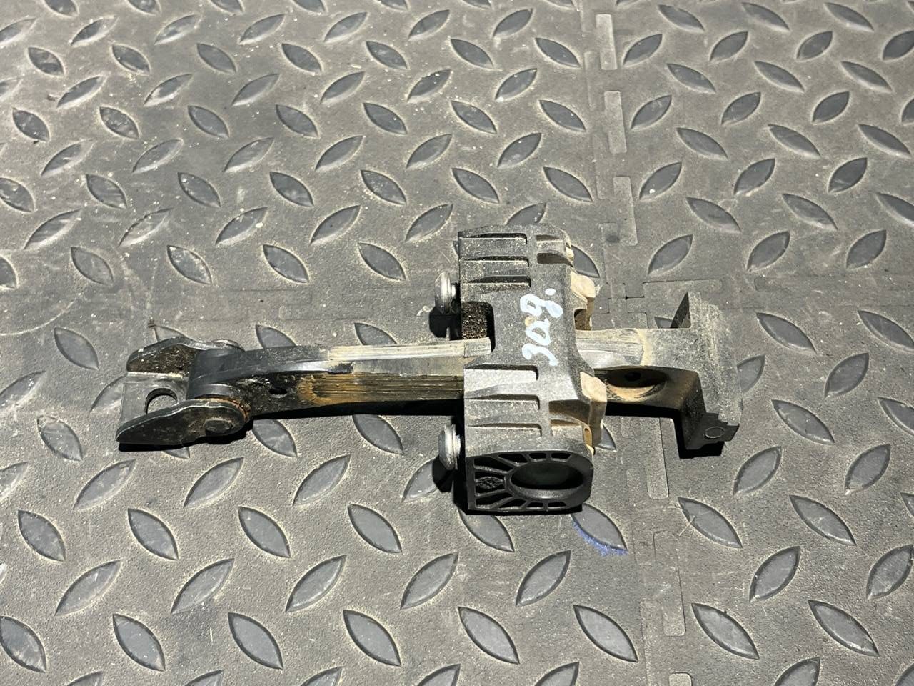 Ограничитель двери задний BMW 3/E90 2004-2013