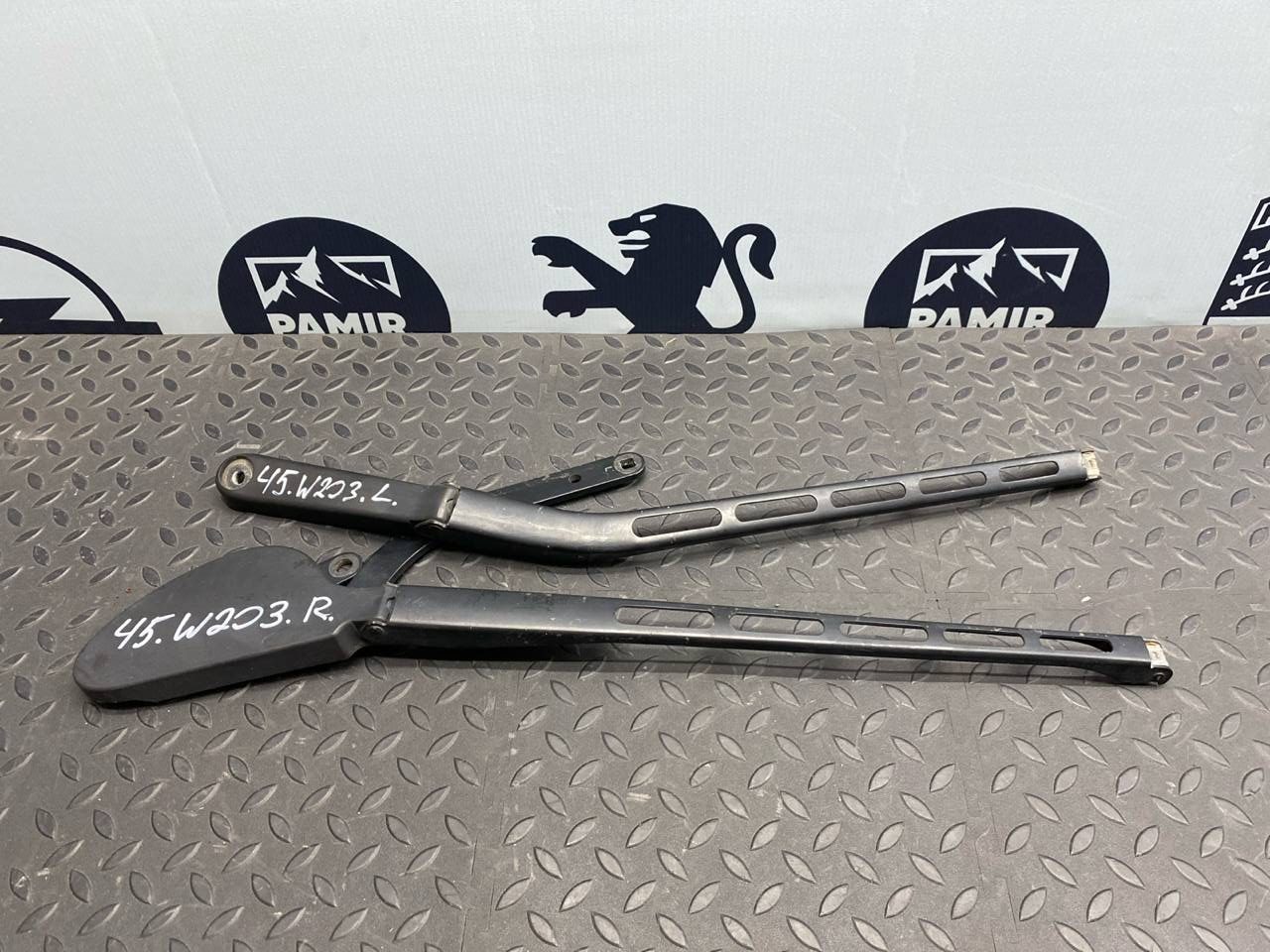 Поводок стеклоочистителя Mercedes C/W203 2000-2008