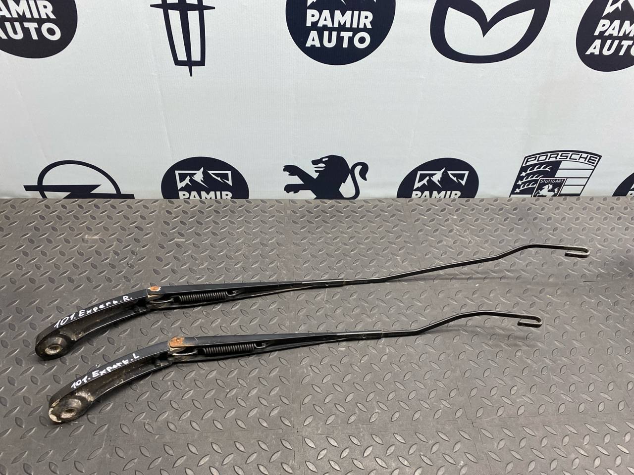 Поводок стеклоочистителя Peugeot Expert/2 2007-2016