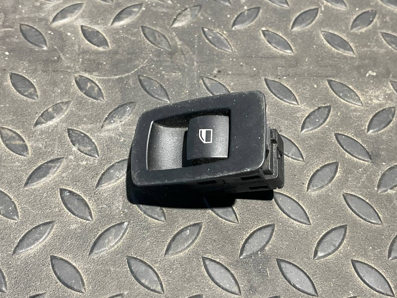 Кнопка стеклоподъемника BMW 3/E90 2004-2013