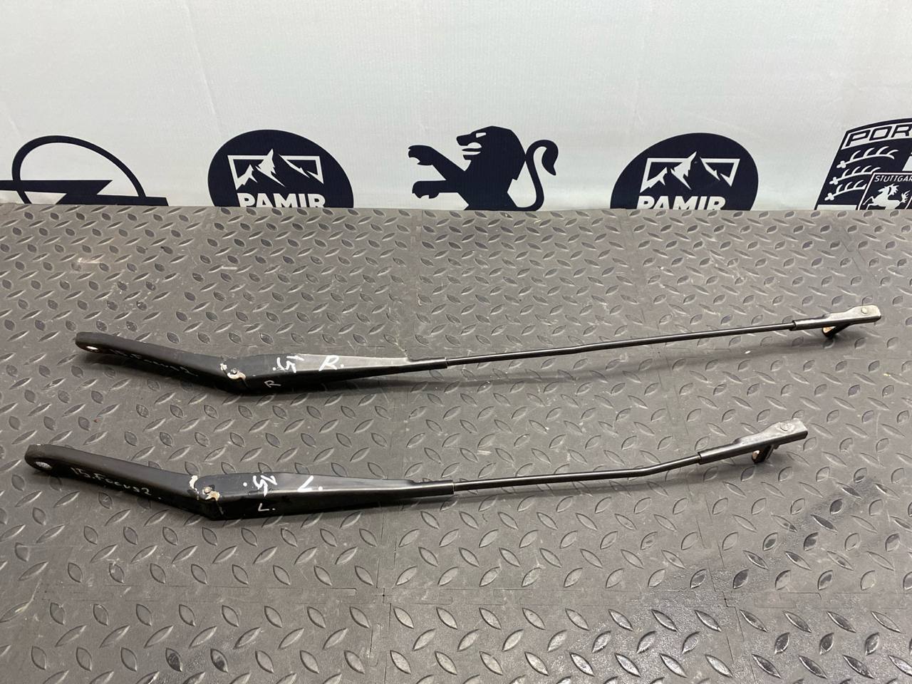 Поводок стеклоочистителя Ford Focus/2 2004-2011