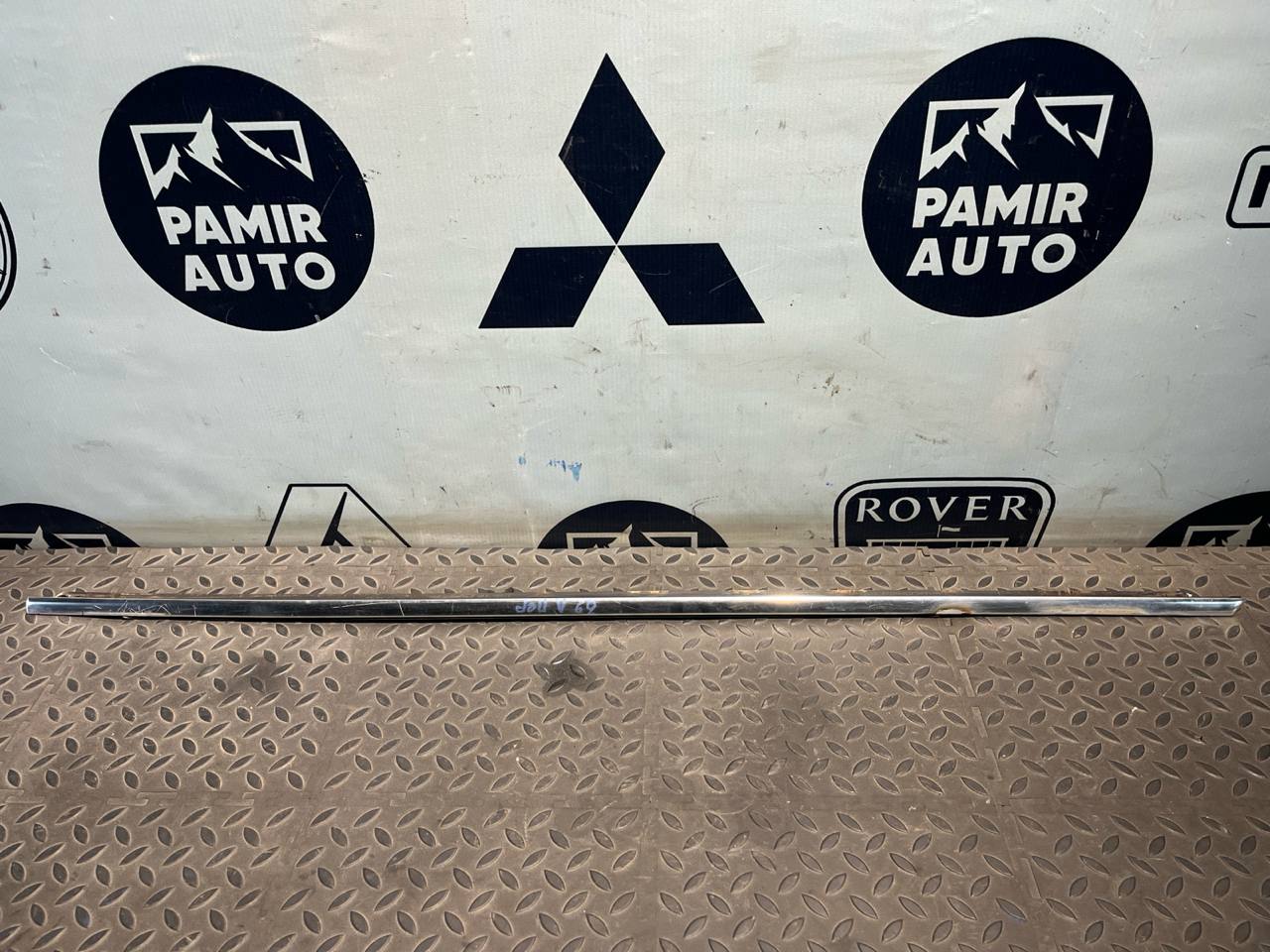 Уплотнитель двери передний левый BMW 3/E90 2004-2013