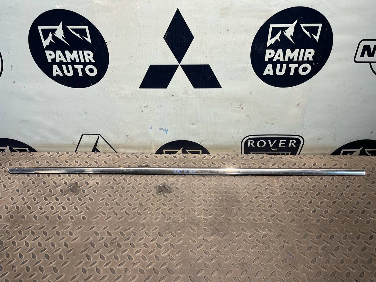 Уплотнитель двери передний правый BMW 3/E90 2004-2013