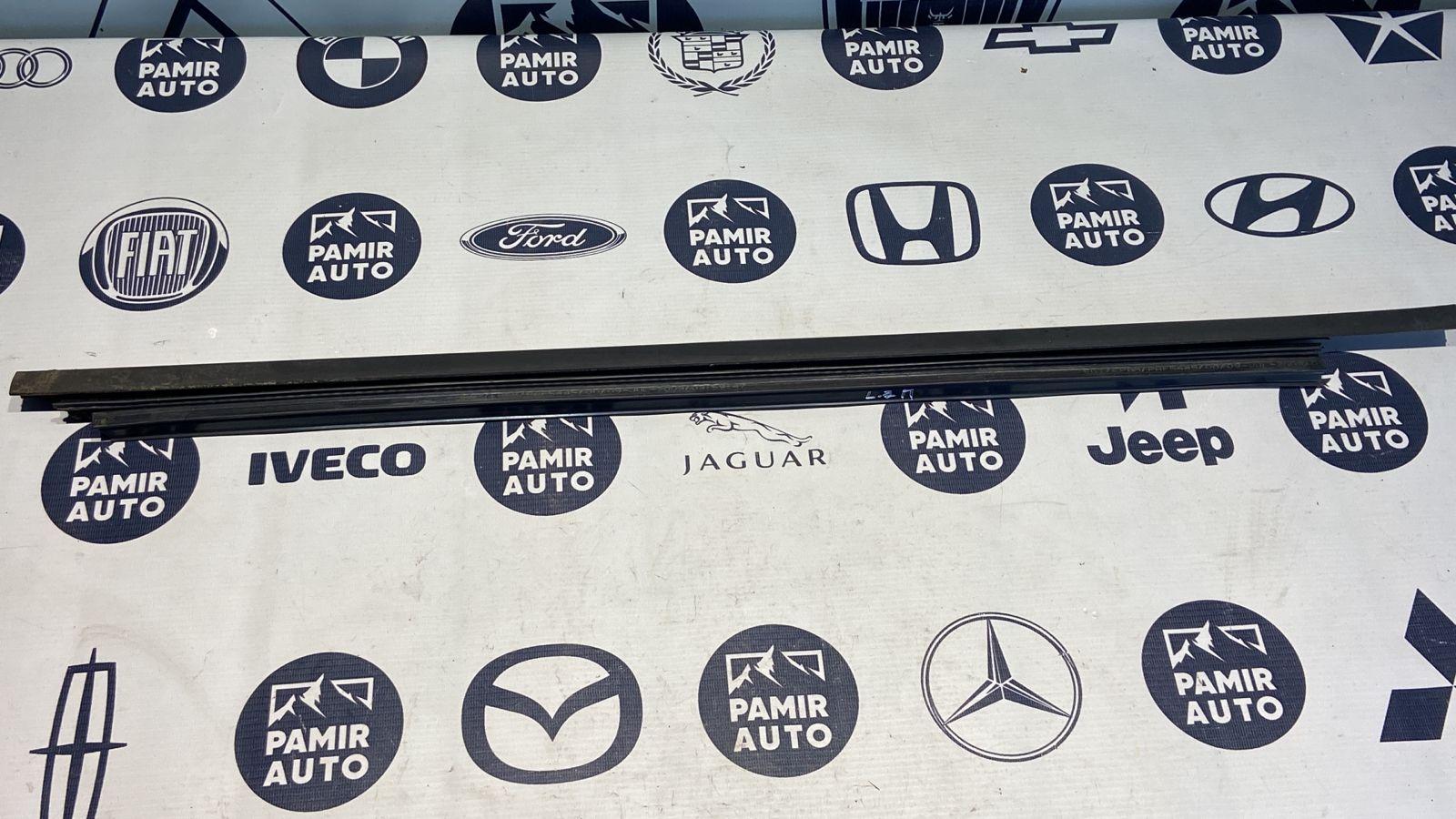 Уплотнитель двери передний левый Mercedes M/W163 1997-2005