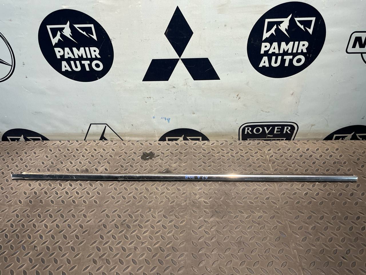 Уплотнитель двери задний левый BMW 3/E90 2004-2013