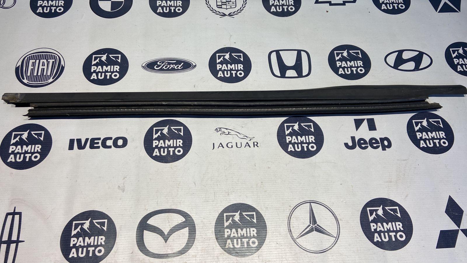 Уплотнитель двери передний правый Mercedes M/W163 1997-2005