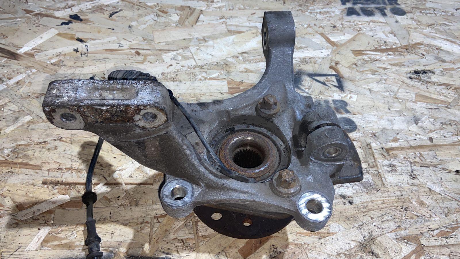 Кулак поворотный передний правый Opel Vectra/C 2002-2008