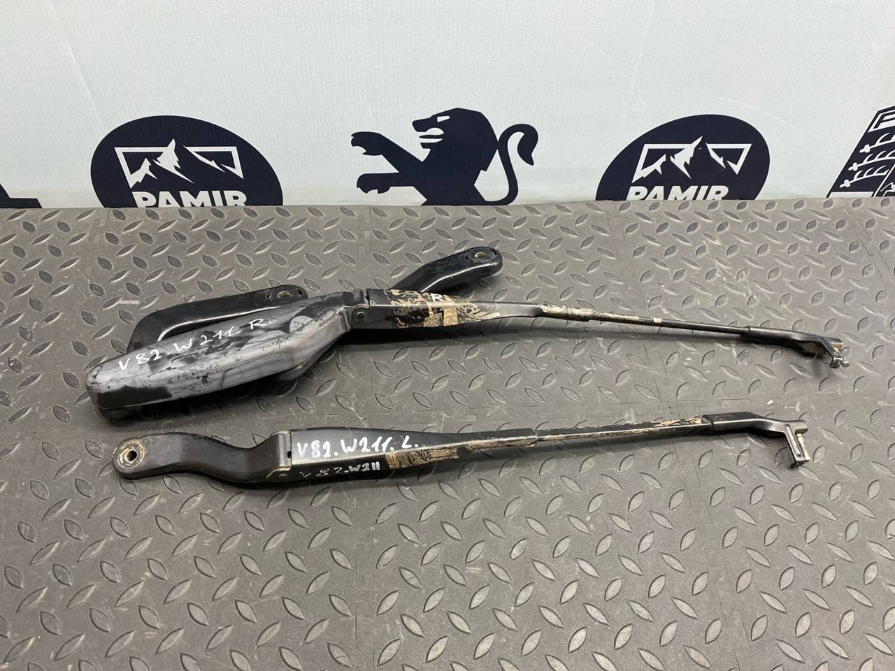 Поводок стеклоочистителя Mercedes E/W211 2002-2009