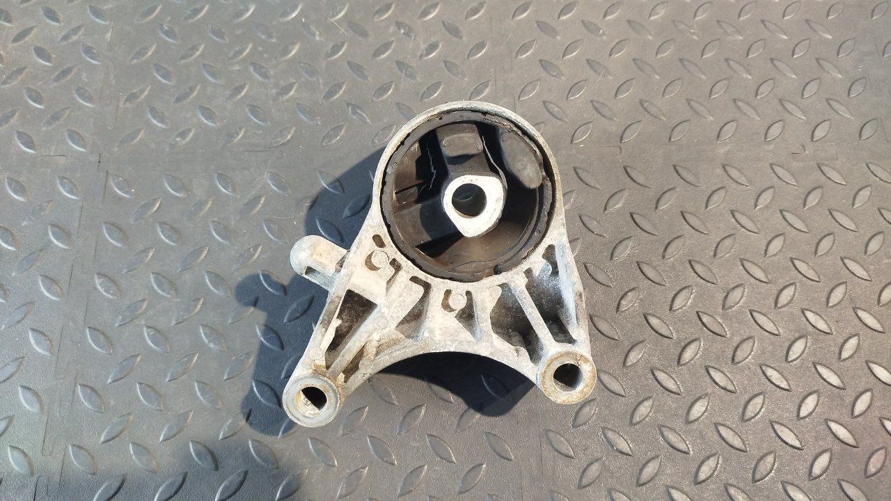 Опора двигателя Opel Zafira/B 2005-2014