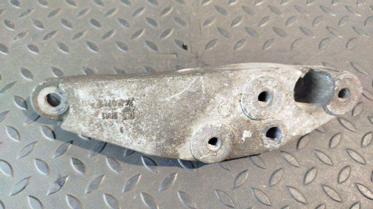 Кронштейн двигателя Opel Zafira/B 2005-2014