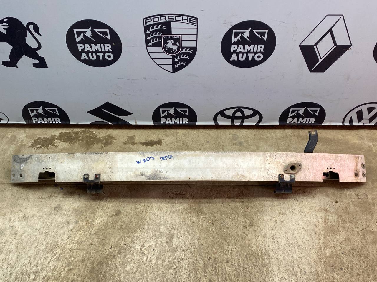 Усилитель бампера передний Mercedes C/W203 2000-2008