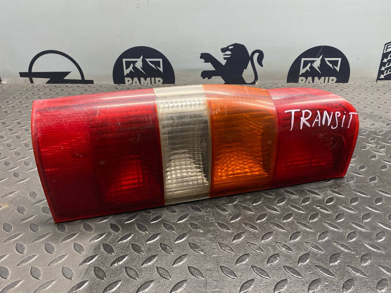 Фонарь задний левый Ford Transit 2000-2006