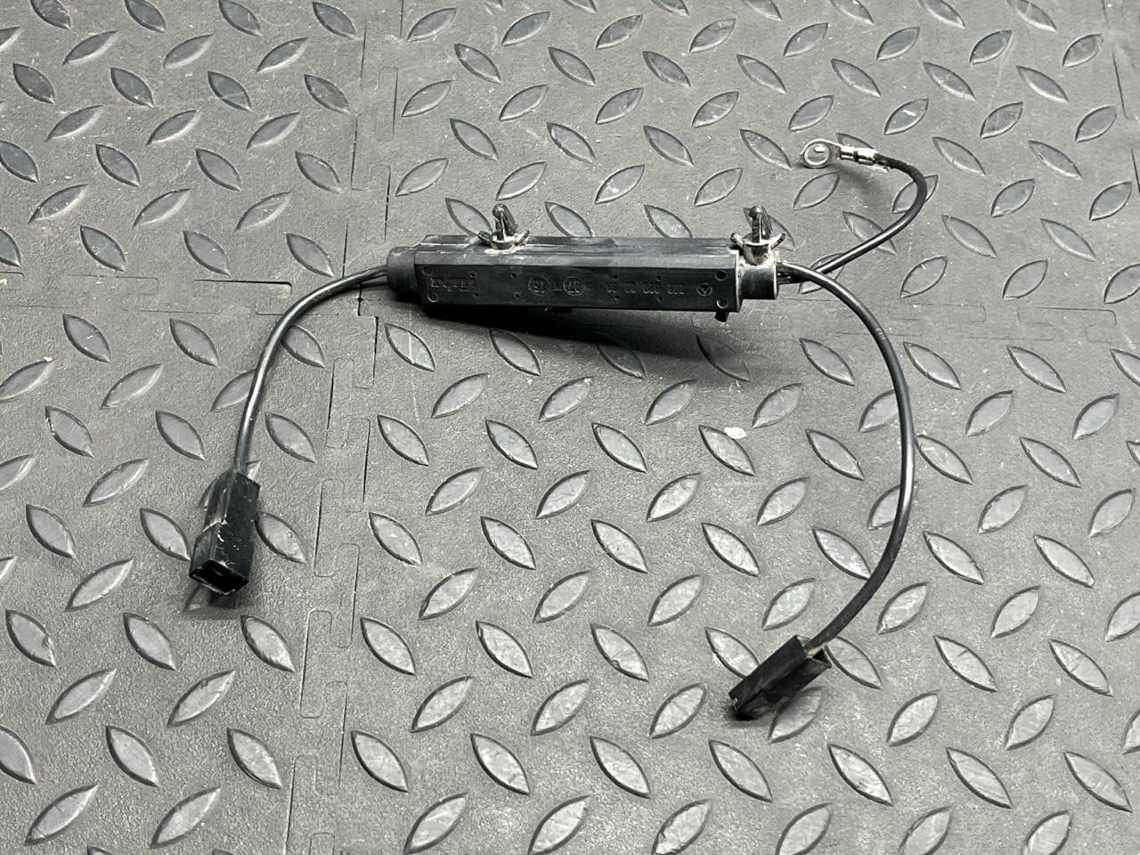 Усилитель антенны Mercedes C/W202 1993-2001