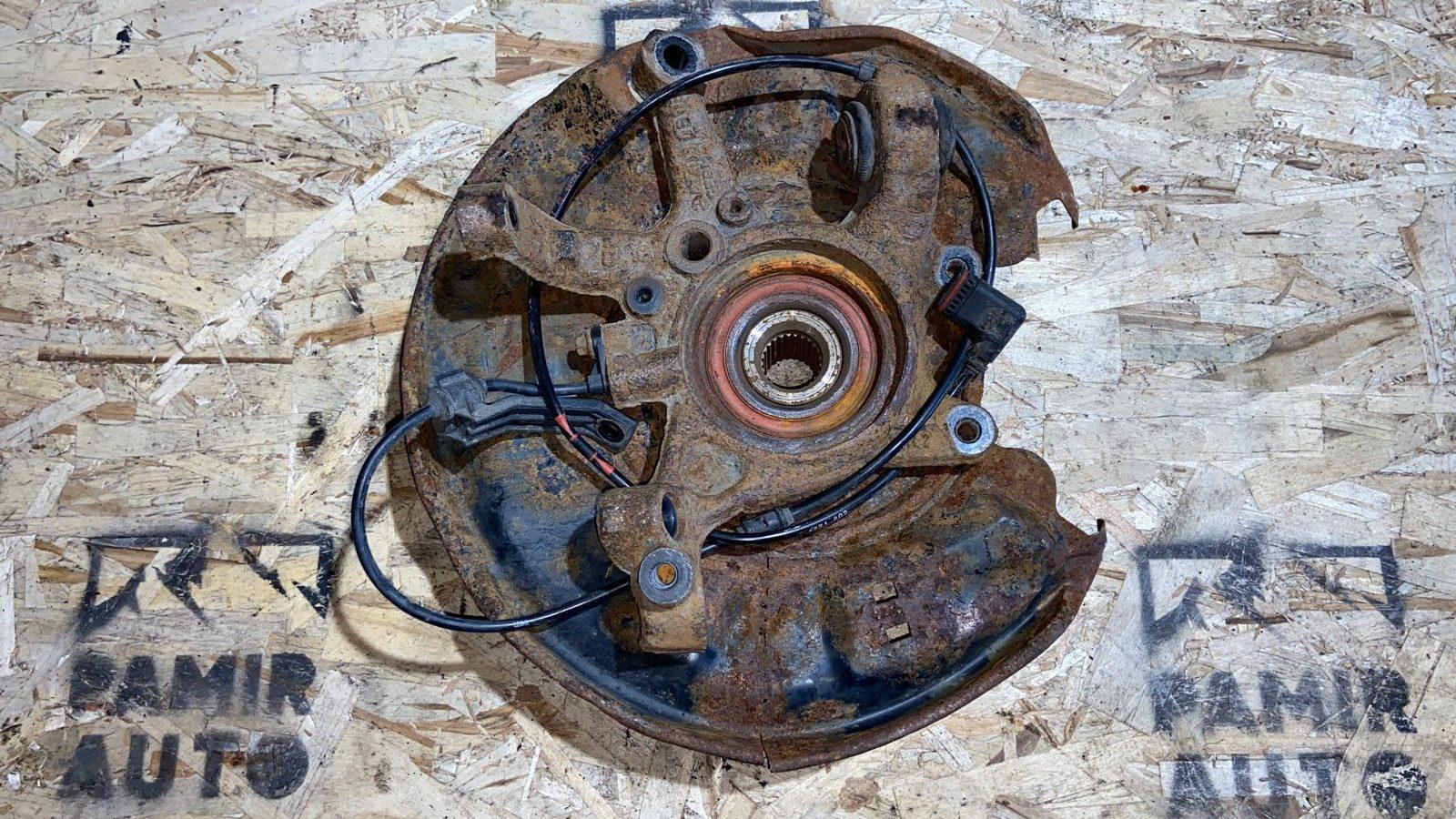 Кулак поворотный задний левый Mercedes C/W203 2000-2008