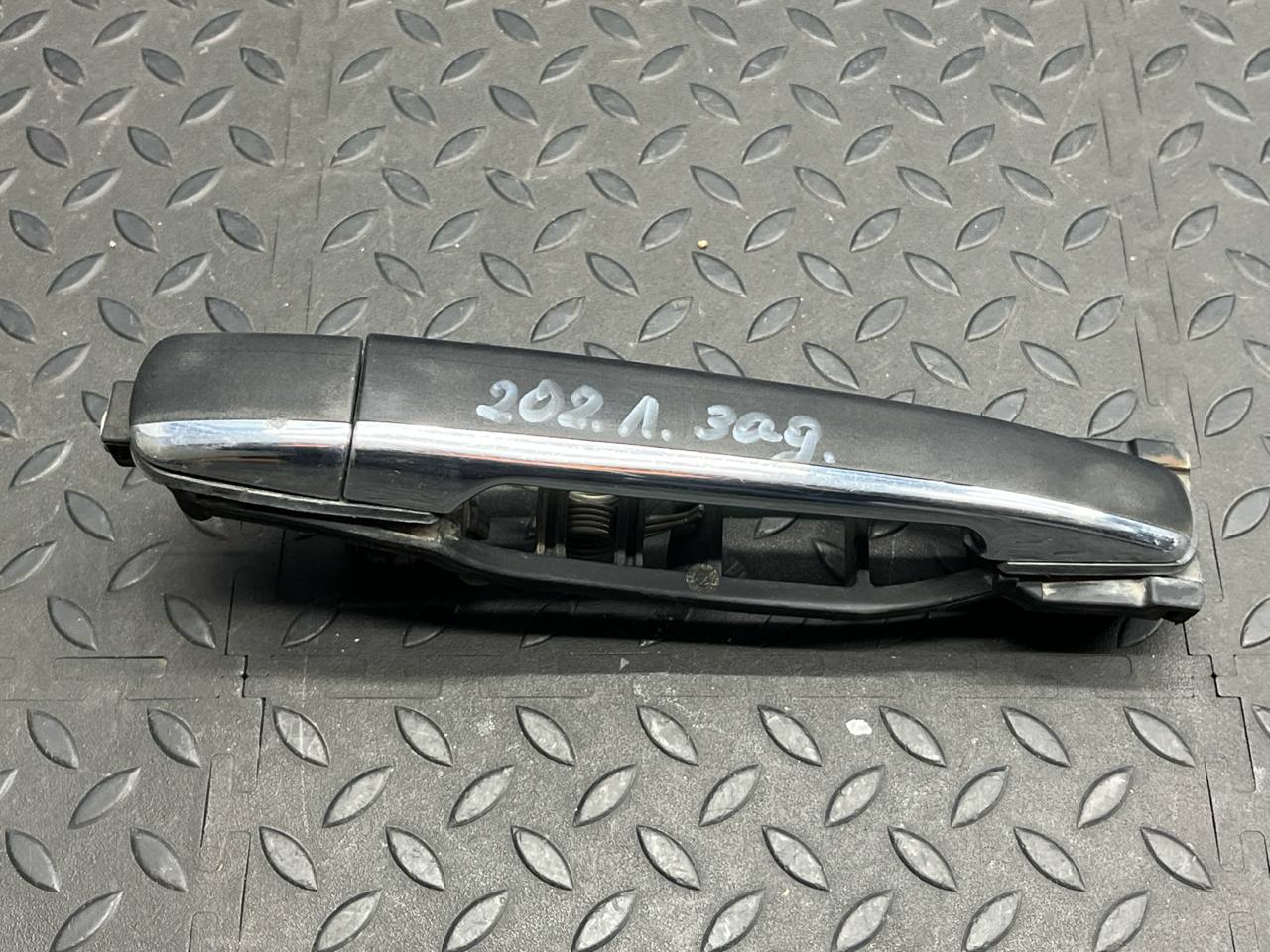 Ручка двери задняя левая Mercedes C/W202 1993-2001