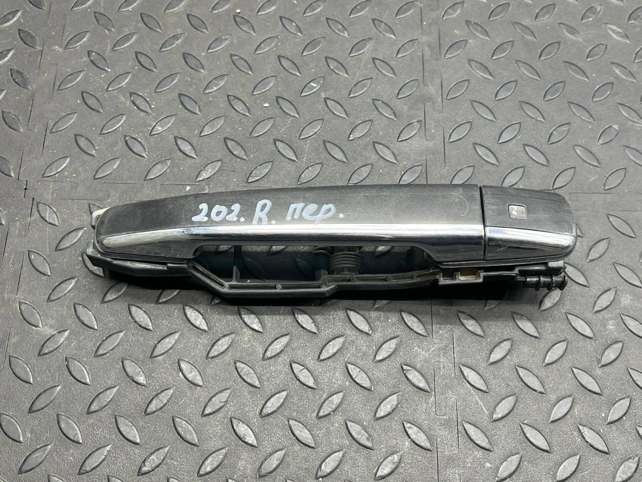 Ручка двери передняя правая Mercedes C/W202 1993-2001