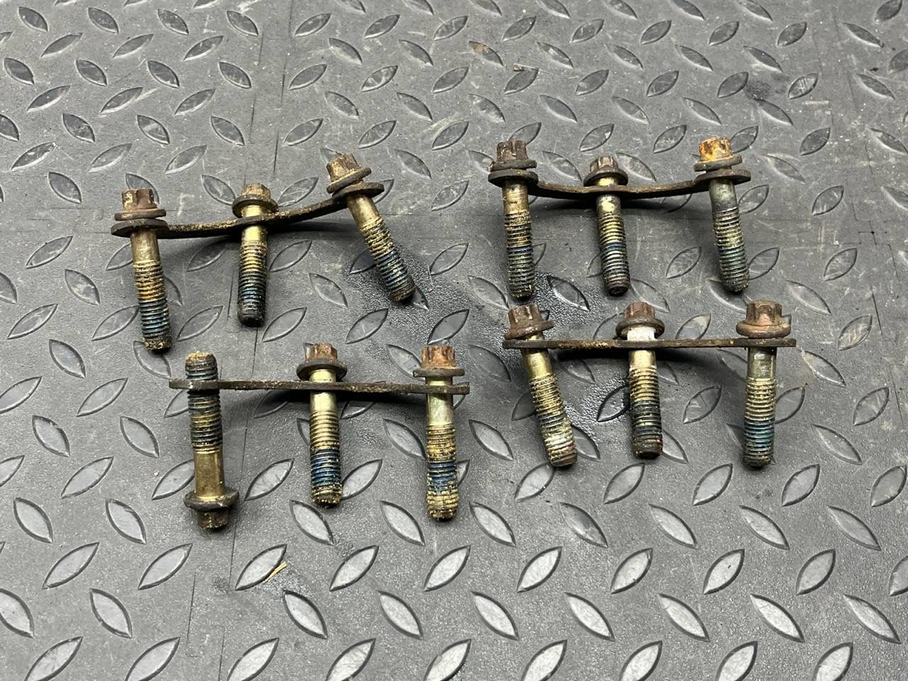 Болт подвески задний Mercedes E/W210 1995-2003