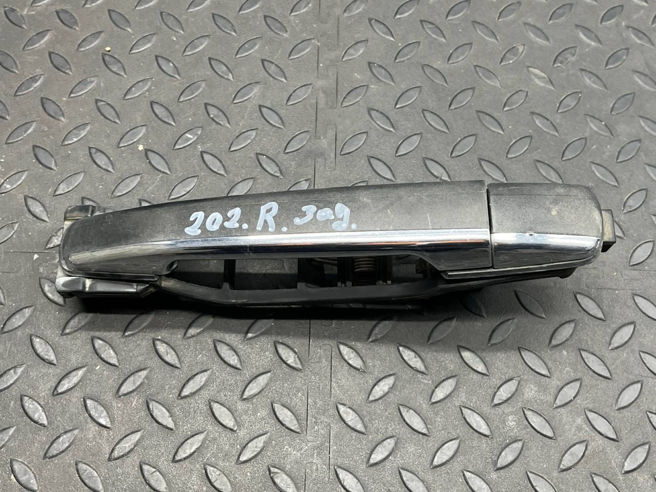 Ручка двери задняя правая Mercedes C/W202 1993-2001