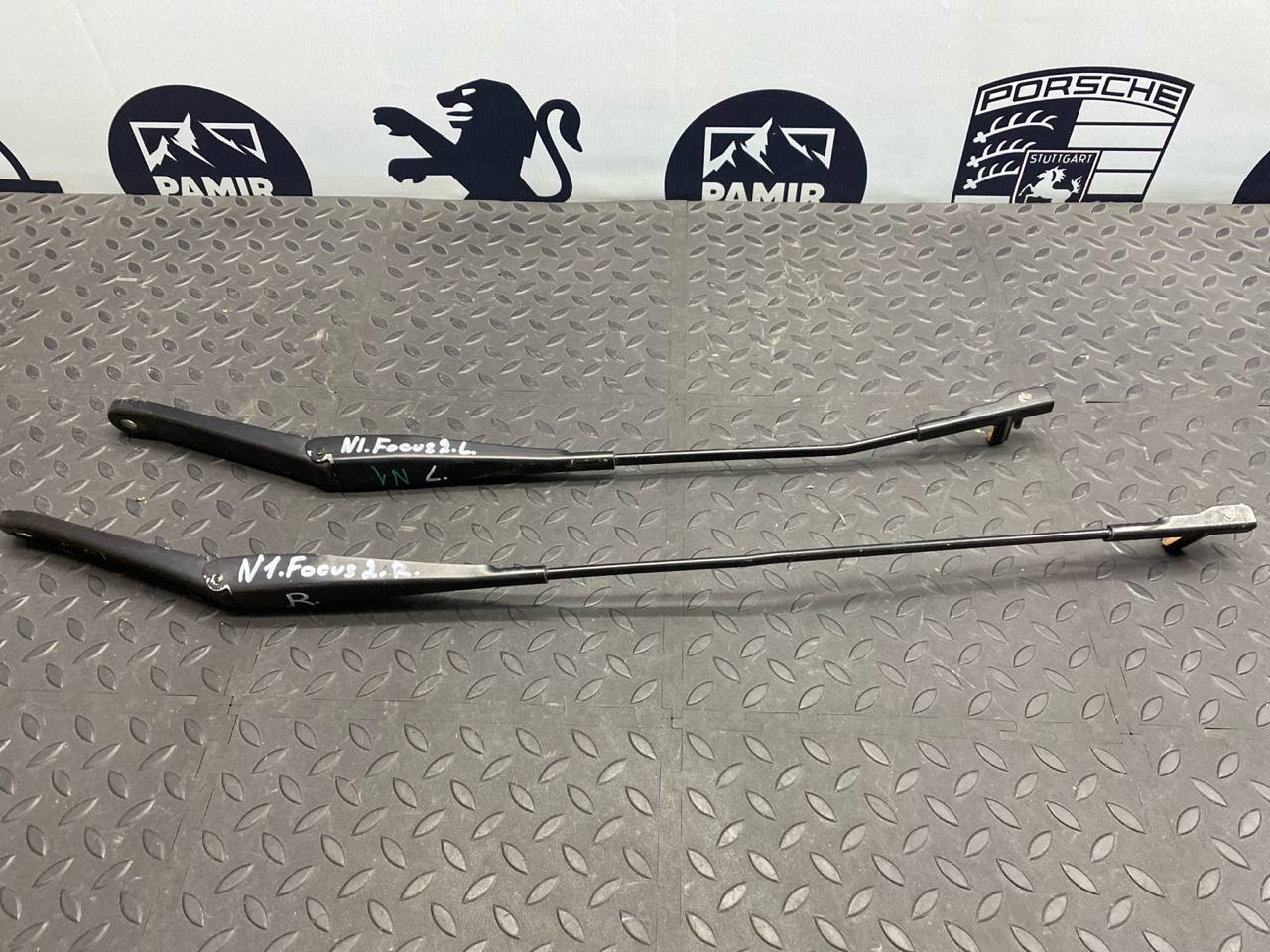 Поводок стеклоочистителя Ford Focus/2 2004-2011