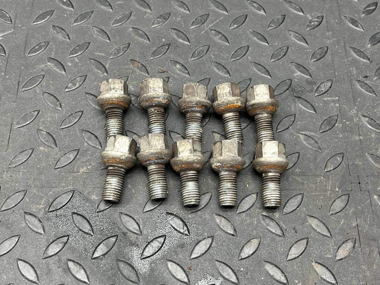 Болт колесной Mercedes E/W210 1995-2003