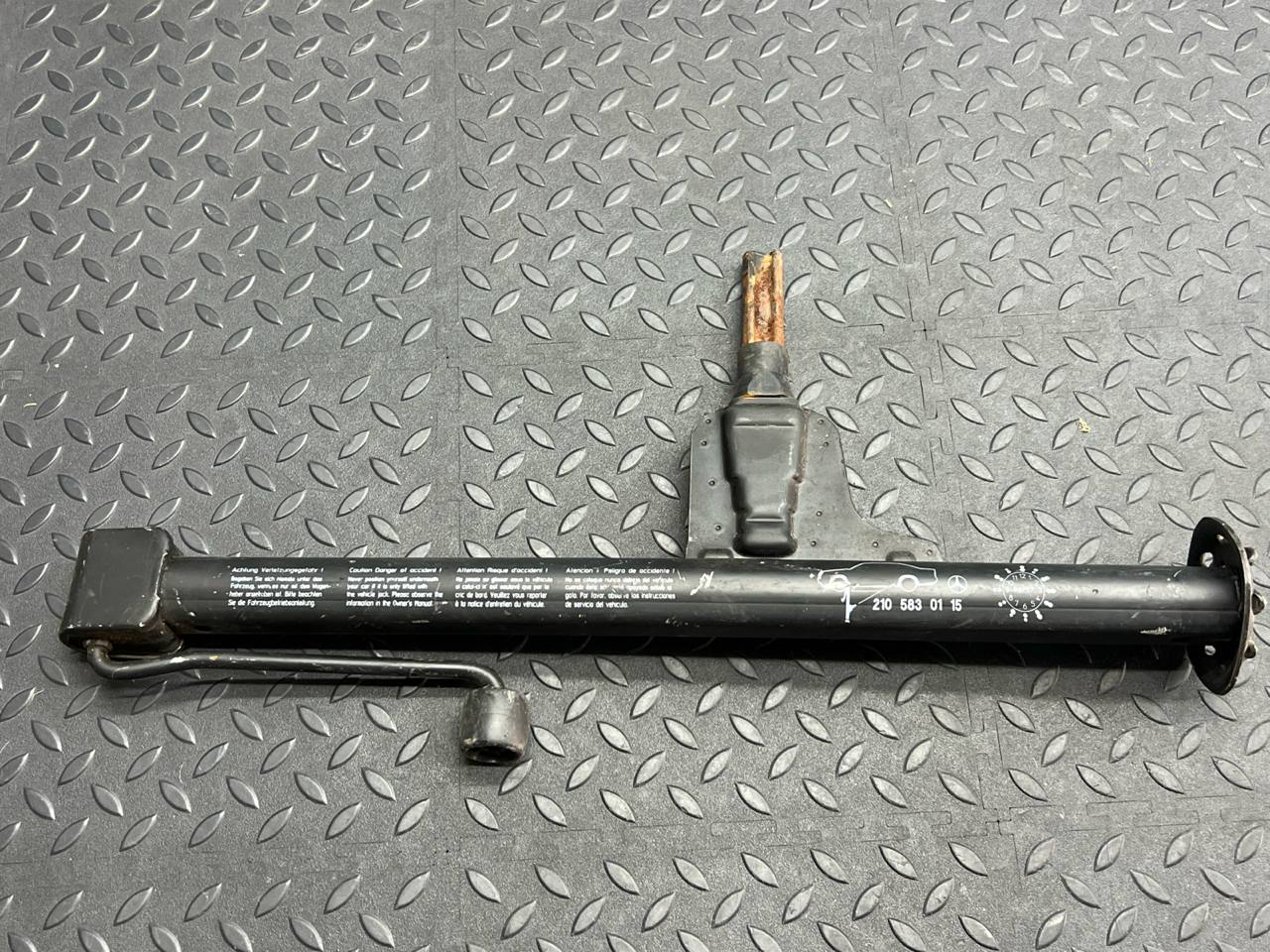 Домкрат Mercedes E/W210 1995-2003