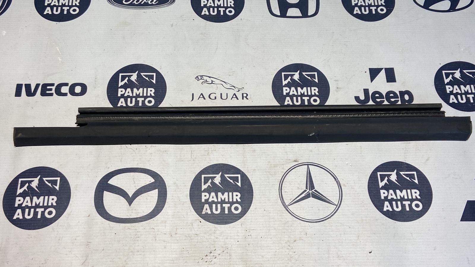 Уплотнитель двери задний левый Mercedes M/W163 1997-2005