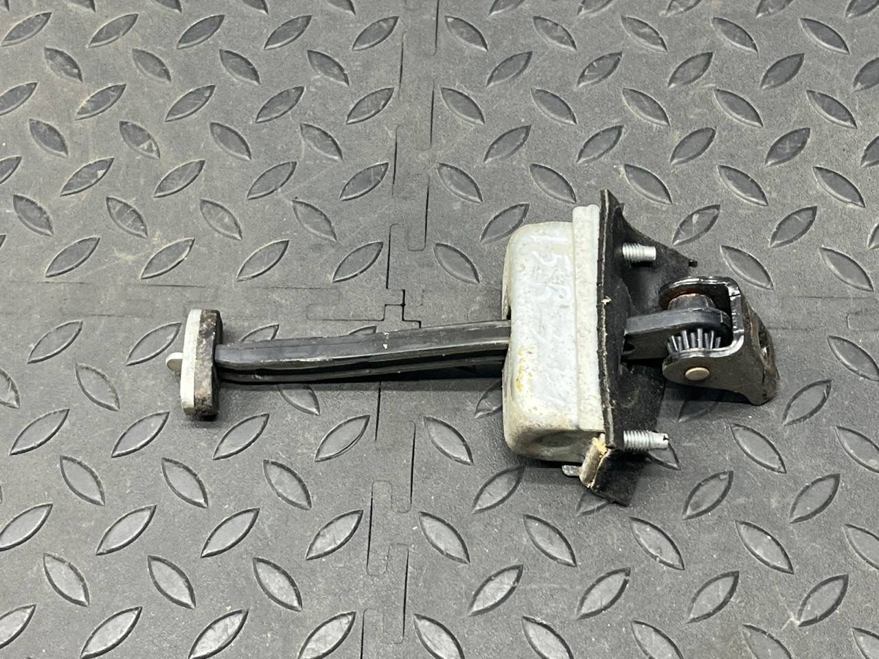 Ограничитель двери задний Ford Focus/2 2004-2011