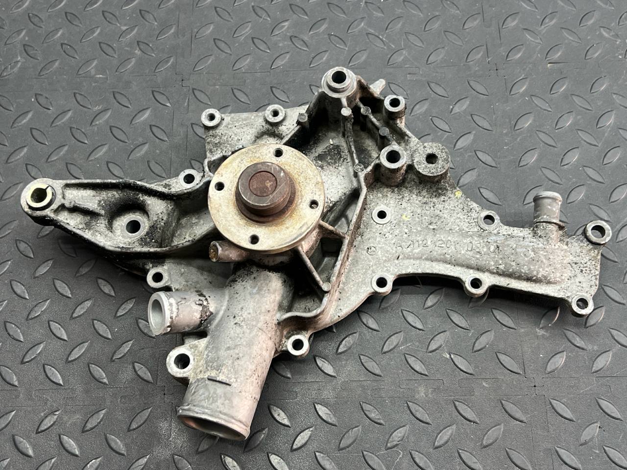 Насос водяной (Помпа) Mercedes C/W203 2000-2008