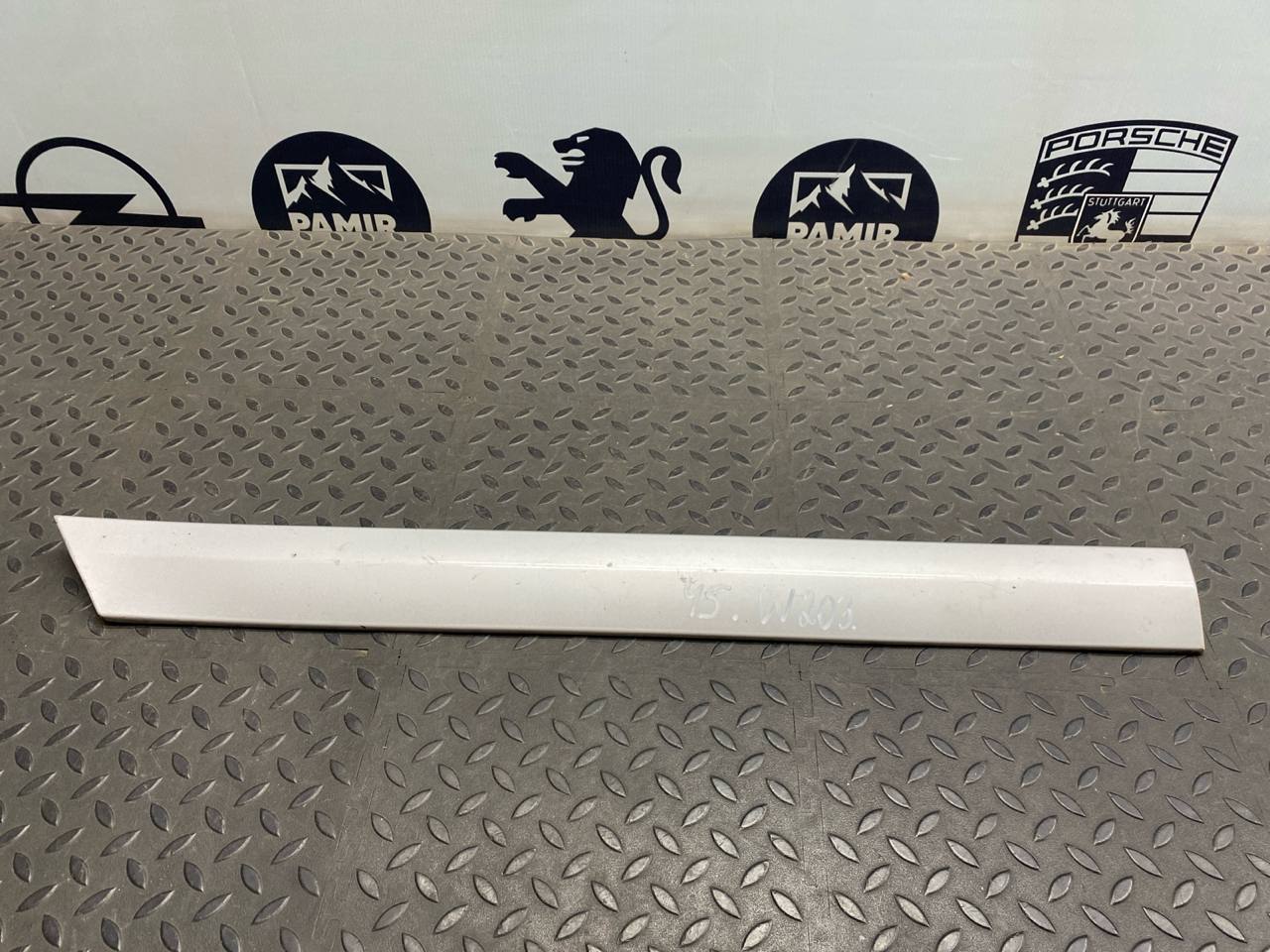 Молдинг двери задний правый Mercedes C/W203 2000-2008