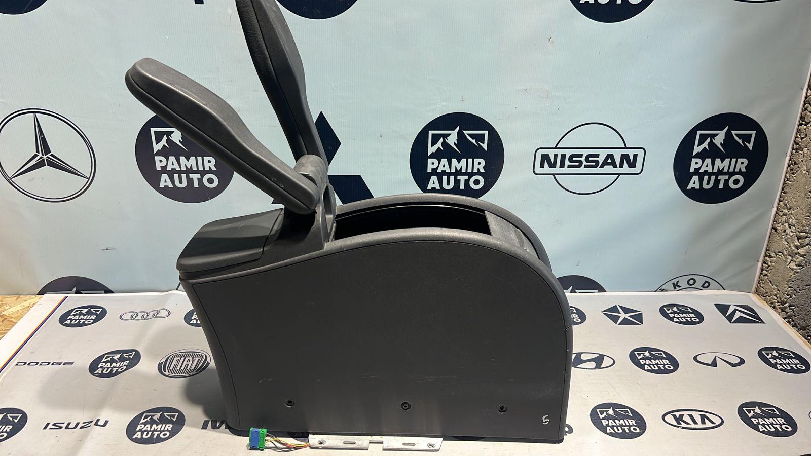 Консоль (Подлокотник) Renault Scenic/2 2003-2009