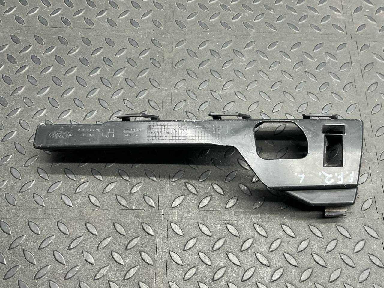 Кронштейн бампера передний левый Ford Focus/2 2004-2011