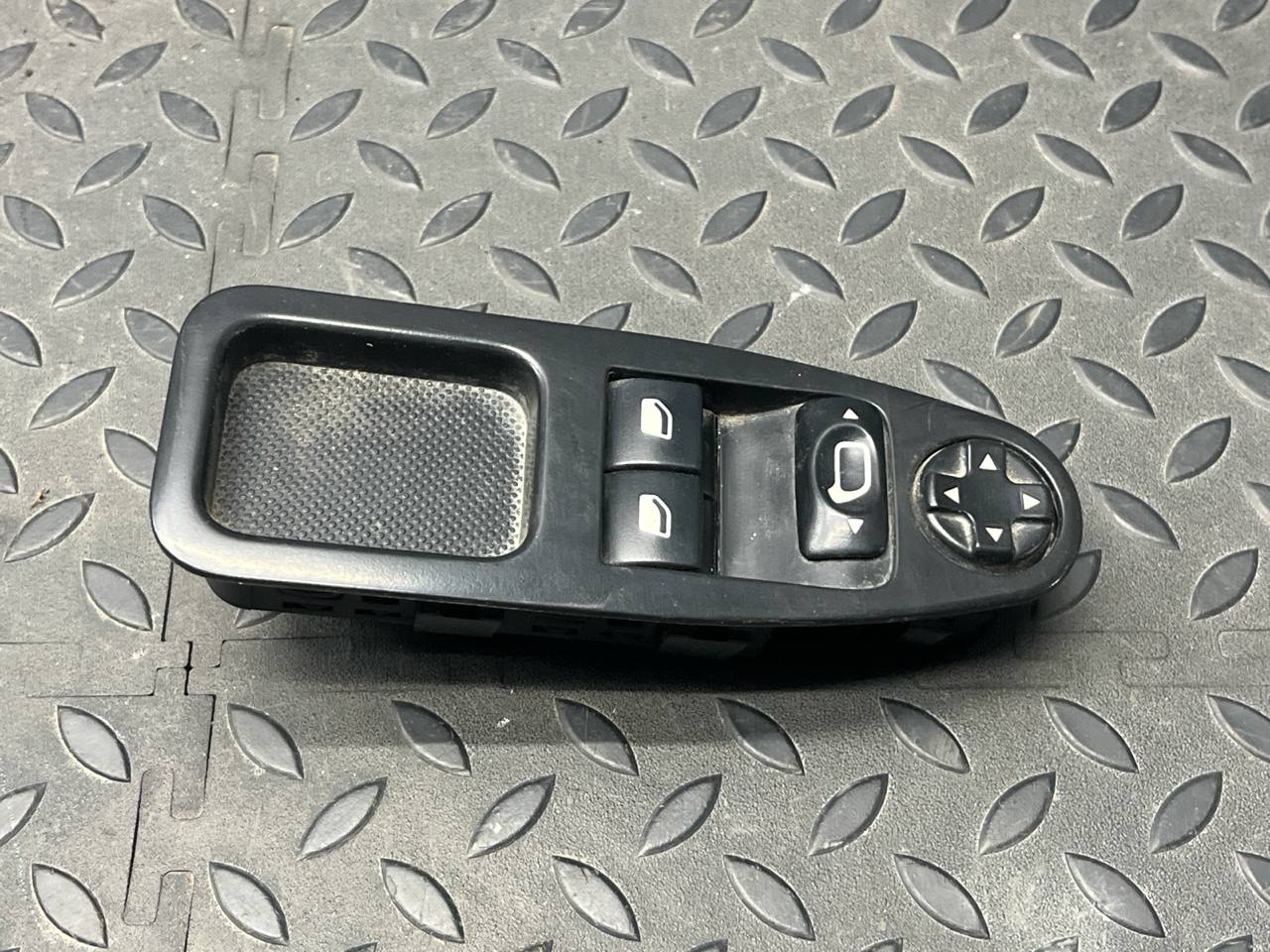 Блок управления стеклоподъемниками Peugeot Expert/2 2007-2016