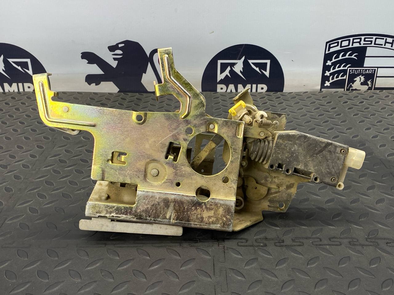 Замок двери сдвижной правый Ford Transit 2006-2013