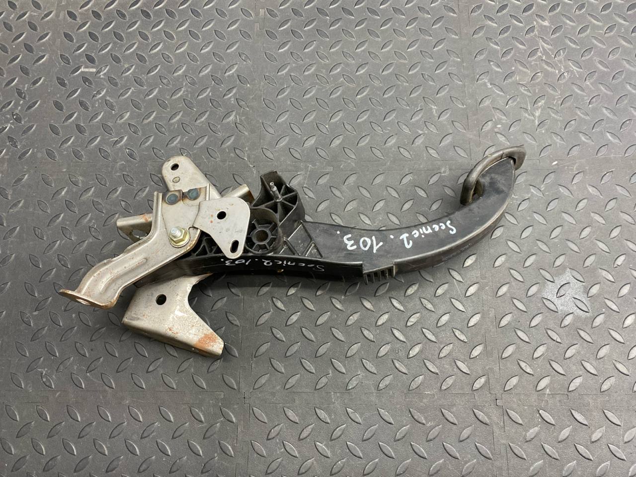 Педаль сцепления Renault Scenic/2 2003-2009