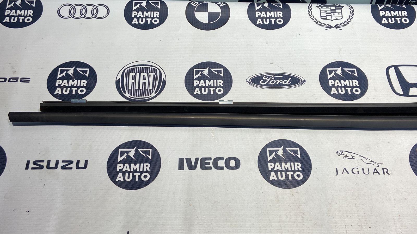 Уплотнитель двери передний правый Opel Corsa/D 2006-2014