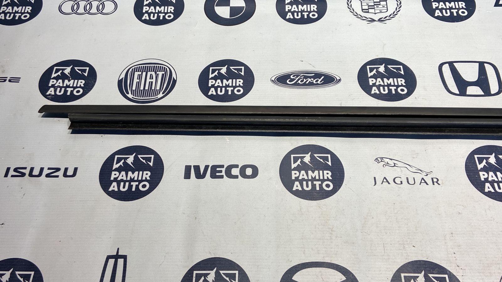 Уплотнитель двери передний левый Opel Corsa/D 2006-2014