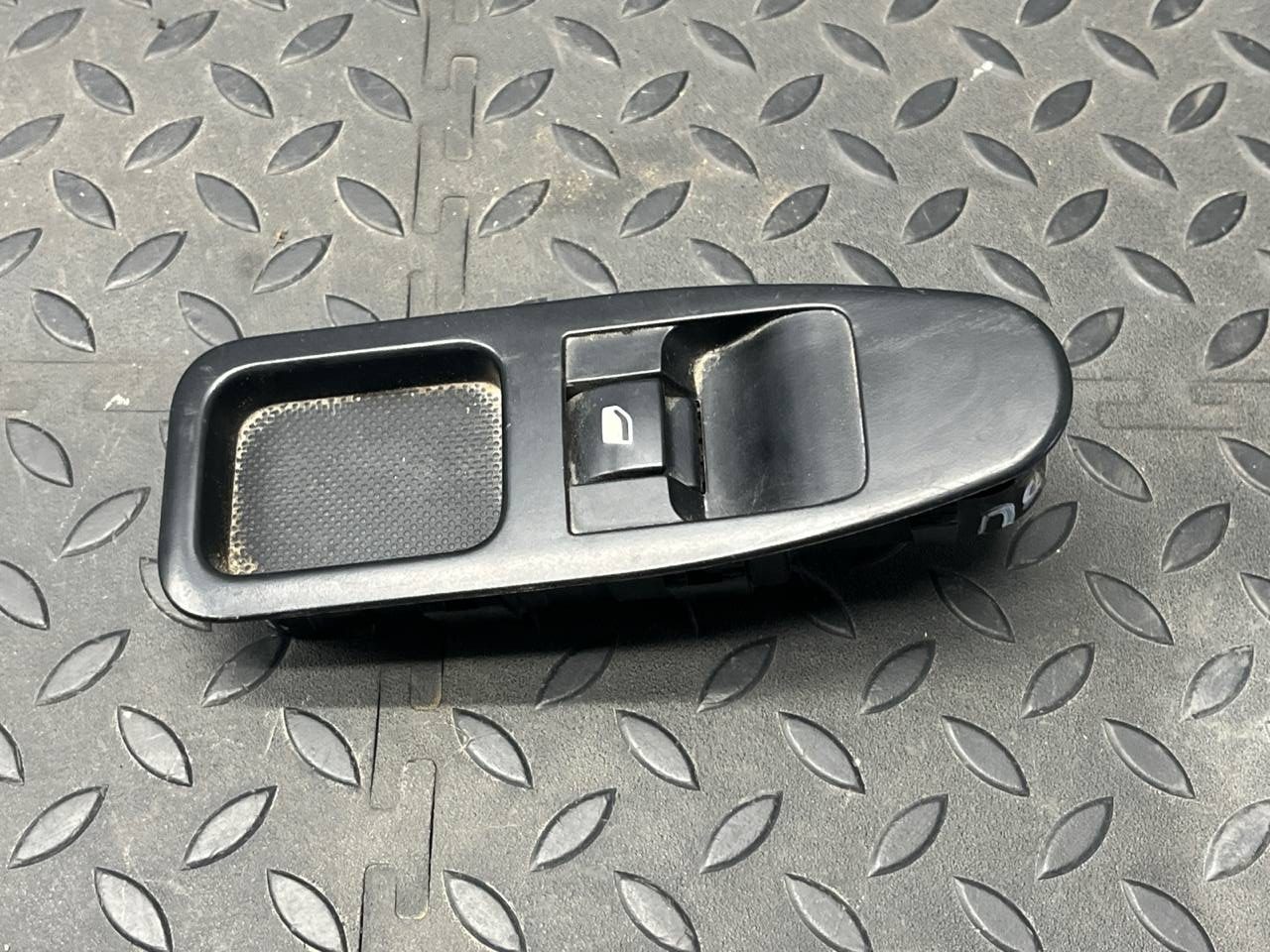 Кнопка стеклоподъемника Peugeot Expert/2 2007-2016