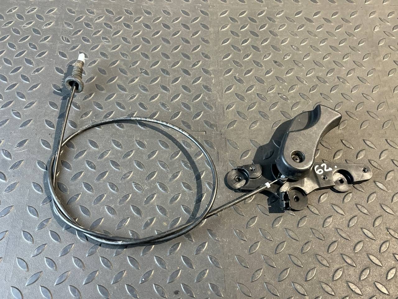 Ручка открывания капота BMW 3/E90 2004-2013