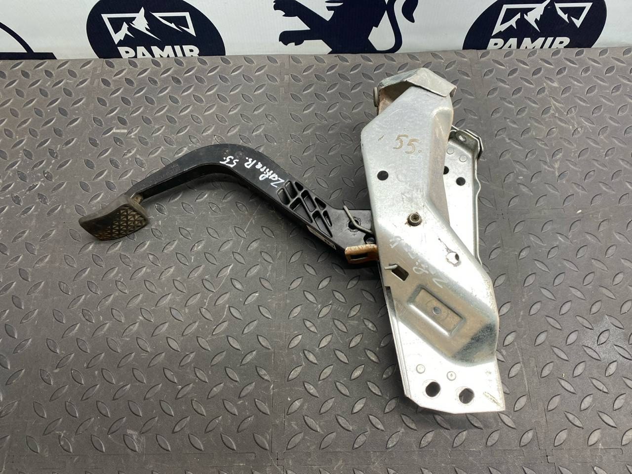 Педаль сцепления Opel Zafira/B 2005-2014