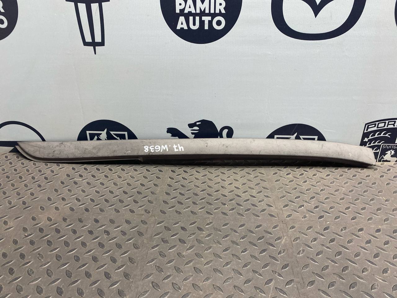 Молдинг лобового стекла левый Mercedes Vito/W638 1996-2003