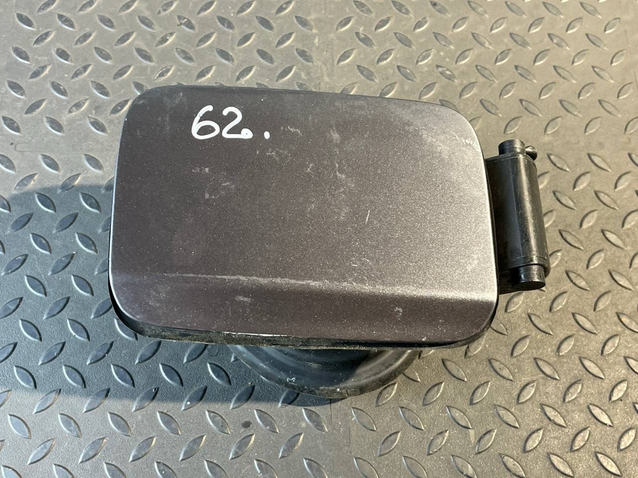 Лючок бензобака BMW 3/E90 2004-2013