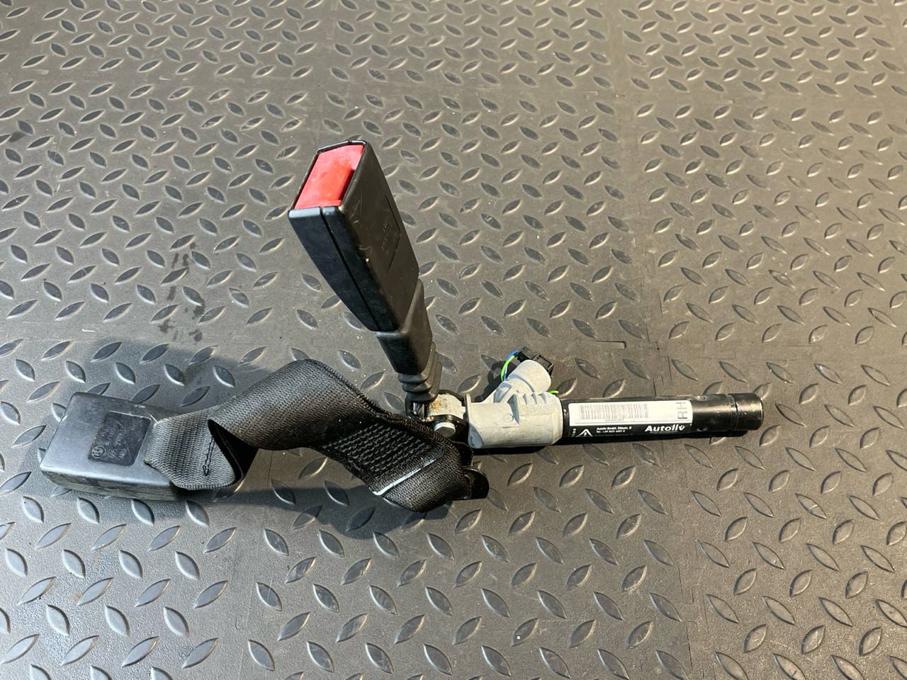 Ответная часть ремня безопасности задняя правая BMW 3/E90 2004-2013